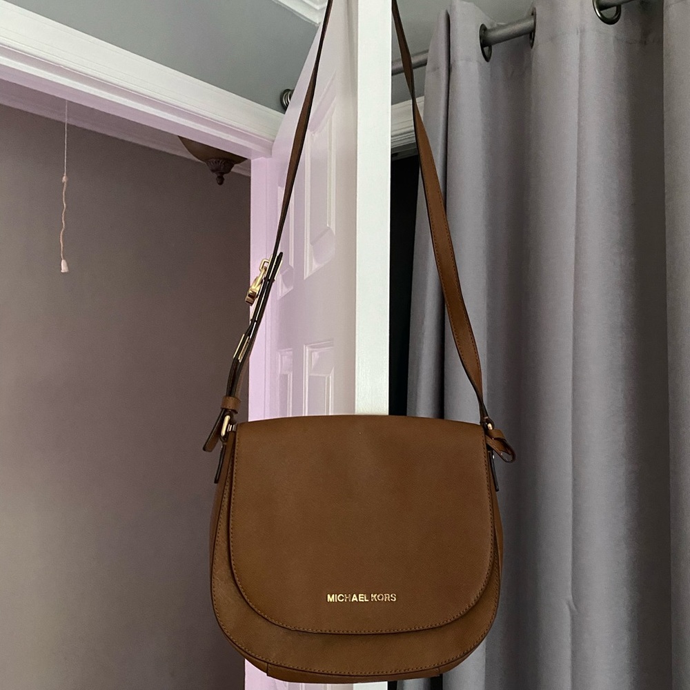 Micheal Kors crossbody bag